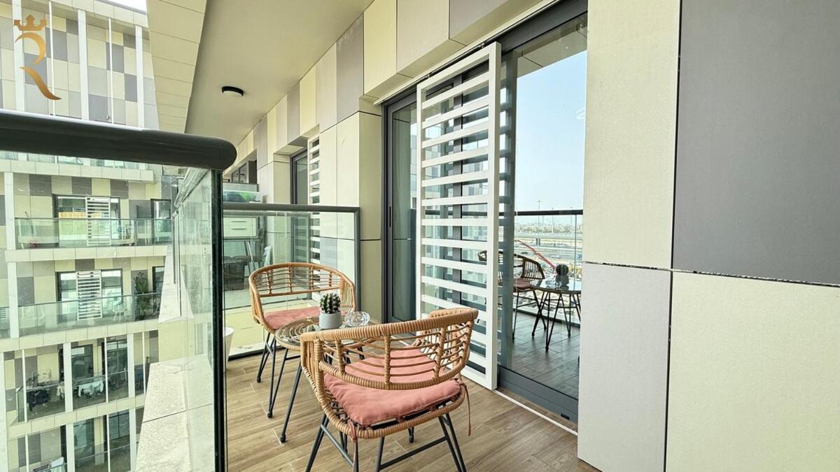 Trendy 1br With Pool N Gym In Raha Loft